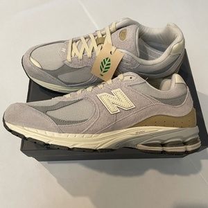 New Balance 2002R Sneakers (M2002RSA)